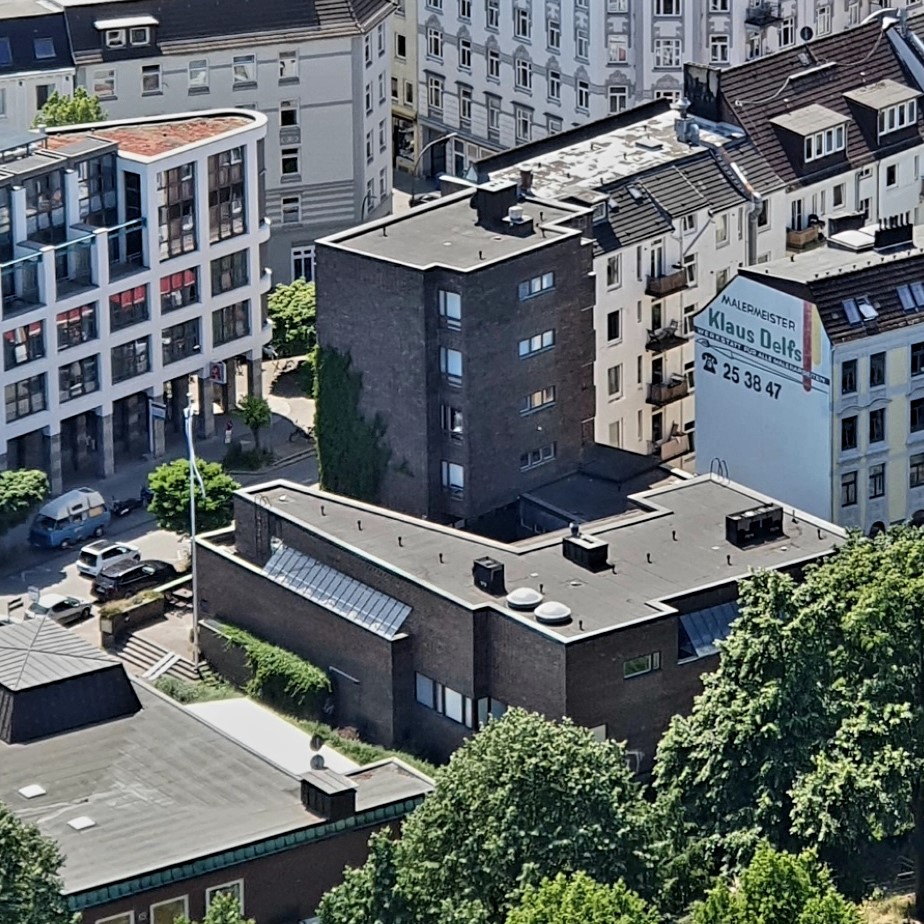 Hampurin merimieskirkko kuvattuna Michelin tornista