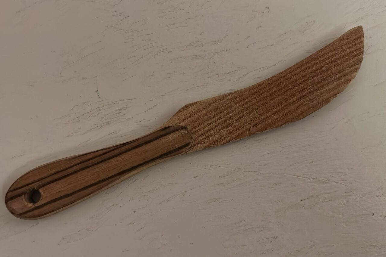 Vuoltu puinen voiveitsi